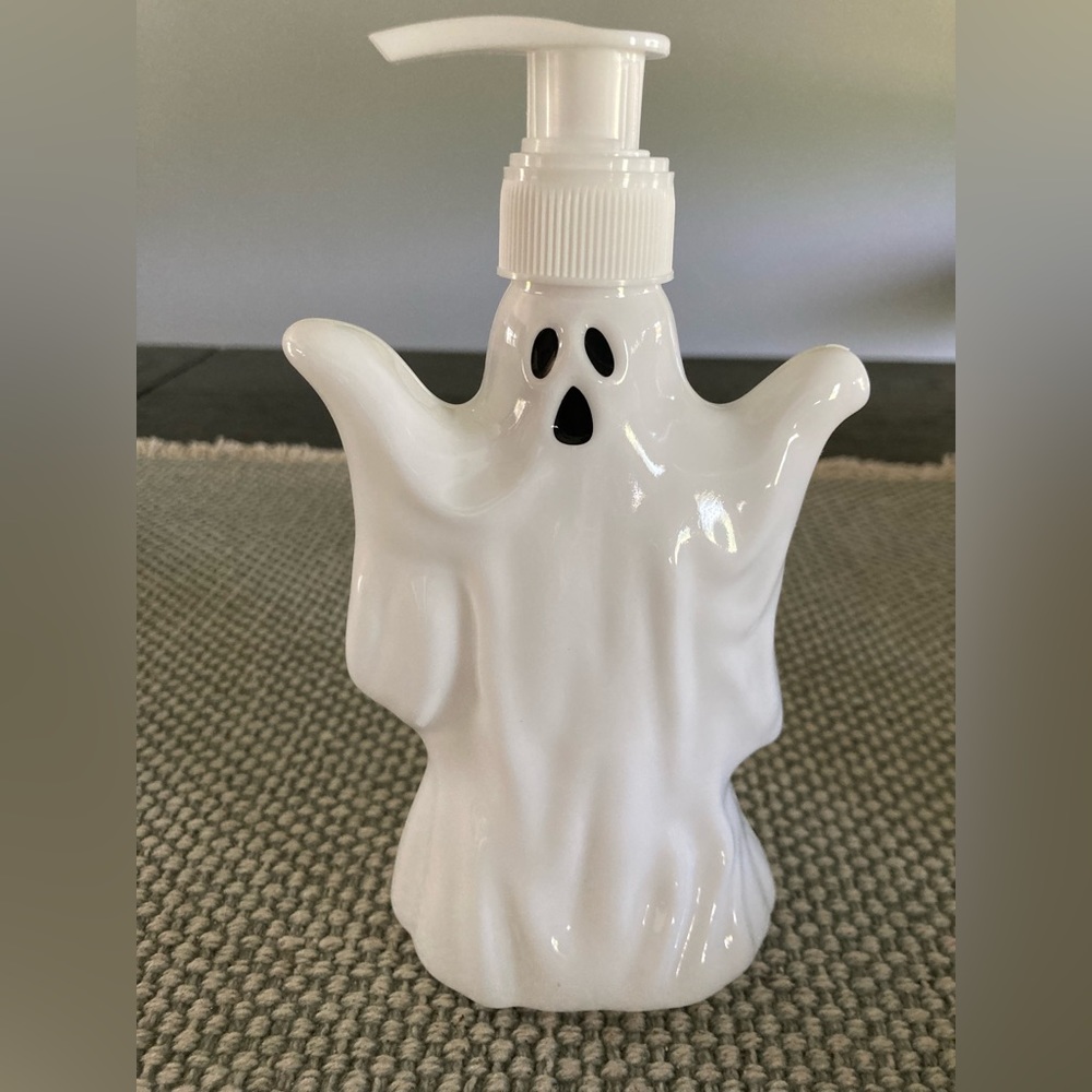 Spooky Treats Hand Soap Collection. 2 bottles of the Cat and Ghost - Picture 5 of 6